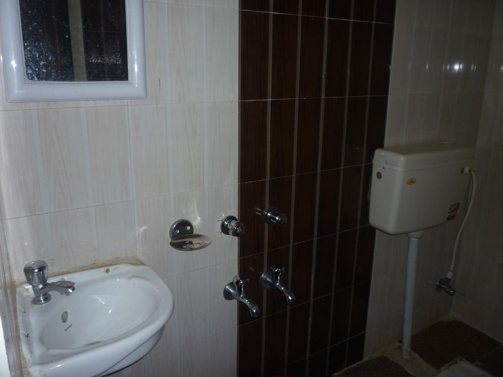 Hotel Nirmal Inn Бхубанешвар Номер фото